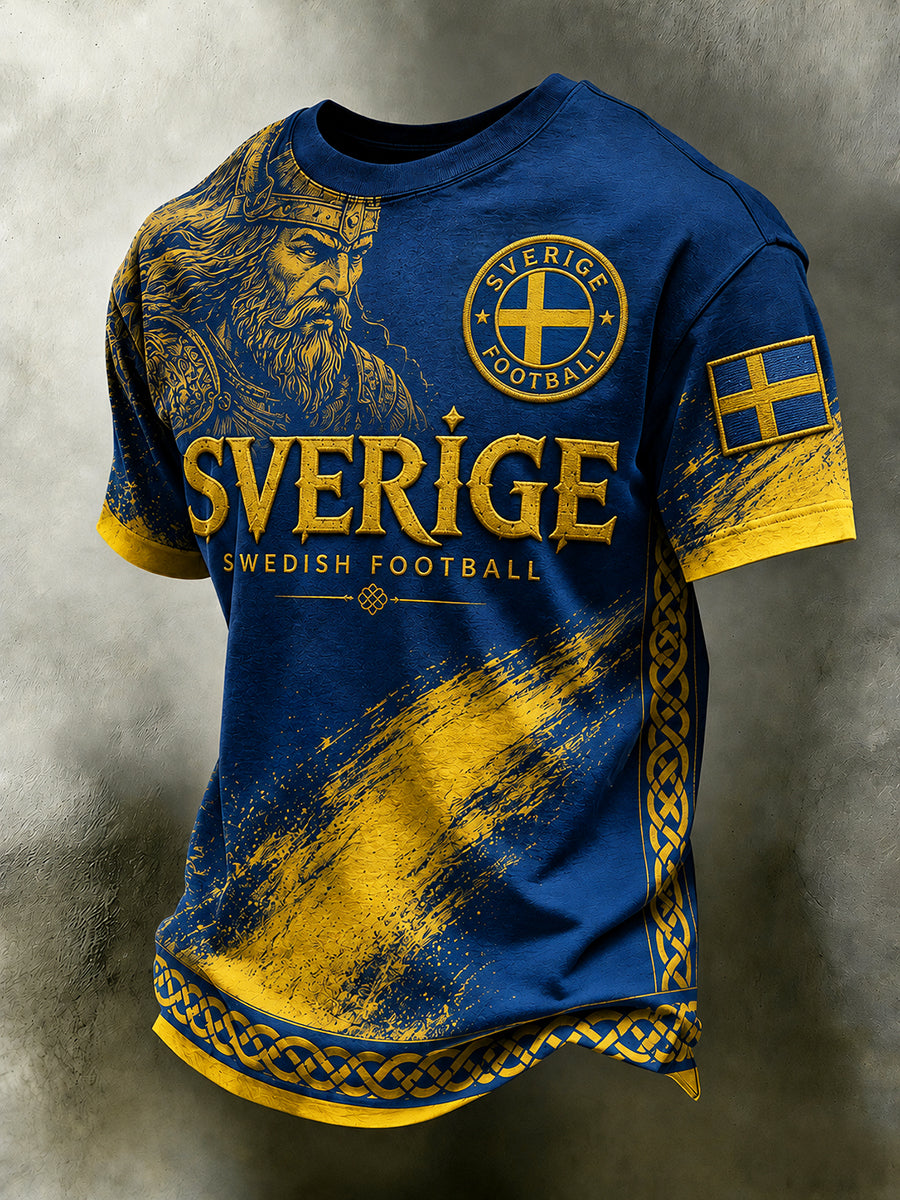 Retro svensk fotbollslandslagsflagga med emblem och t-shirt i vikingastil med korta ärmarna