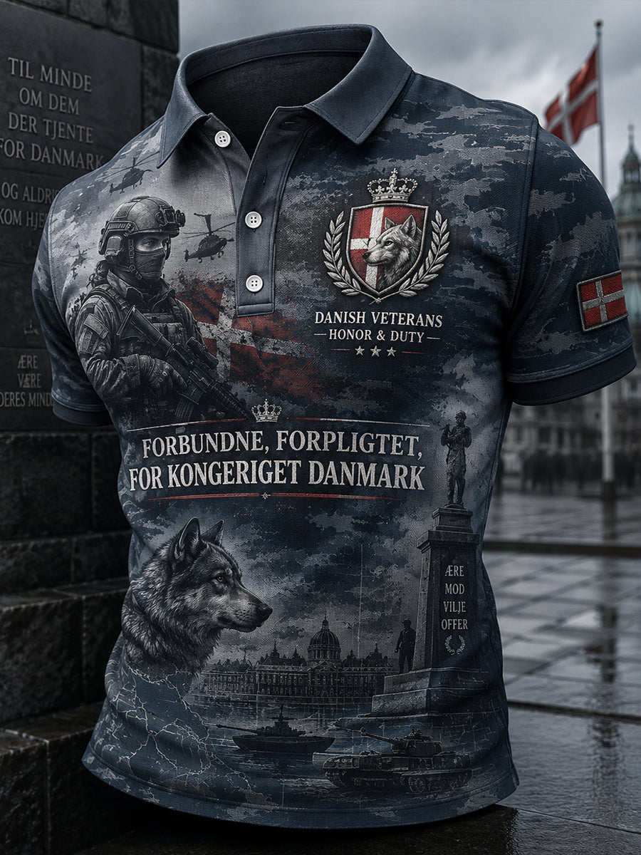 Herrpolotröja med korta ärmar, kamouflagemönster och grafiskt tryck till minne av veteraner
