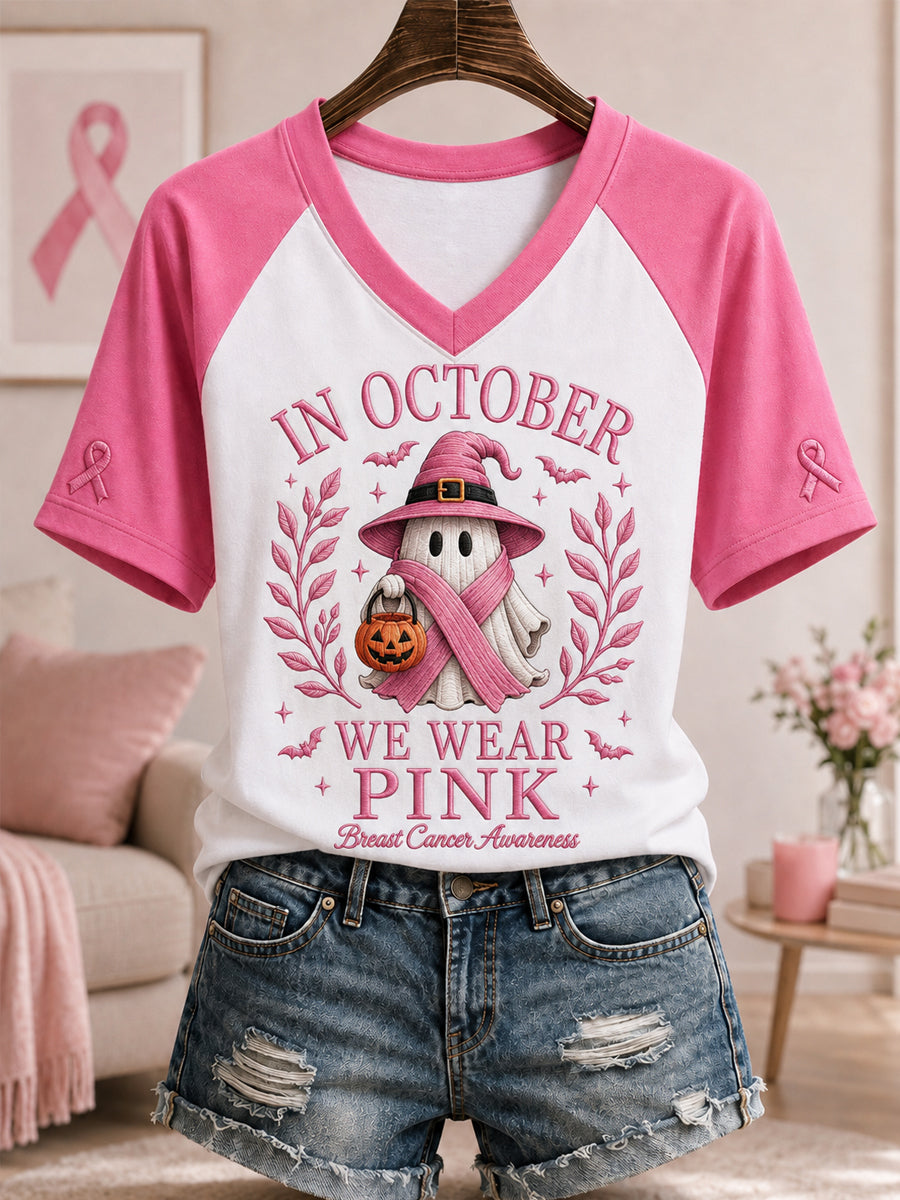 Kvinnors oktoberklädsel: Halloween-t-shirt i rosa med spöktryck, bröstcancermedvetandeband och v-ringning