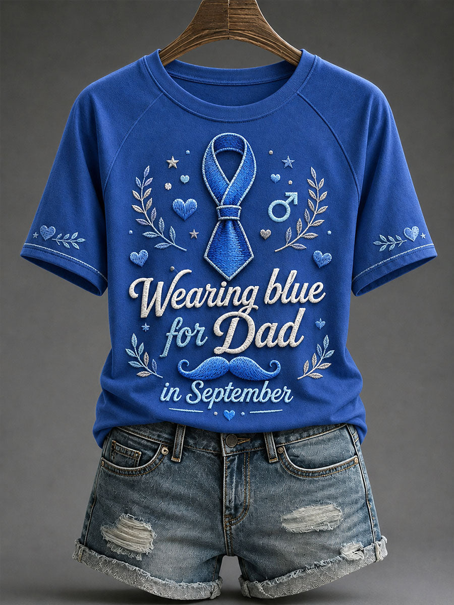 Kvinnliga T-shirts för prostatacancermedvetandet med texten ”I september bär vi blått för pappa”