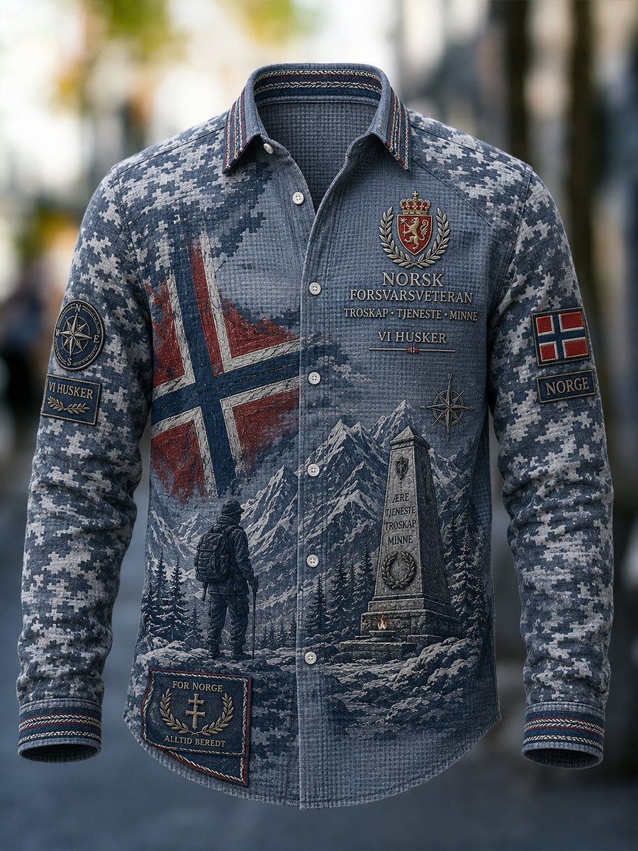 Mansvintagetröja i waffelmönster med kamouflage- och militärinspirerad grafik, långärmad