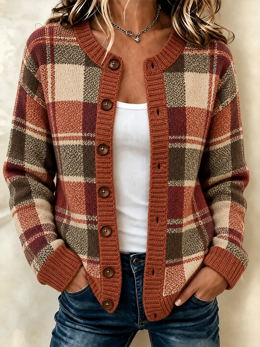 Damvintercardigan i vintagestil med rutigt tryck och patchworkdesign