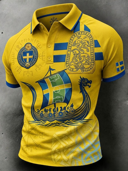 Herrpolskortärmad polo med retrotryck för svenska fotbollsentusiaster 2026