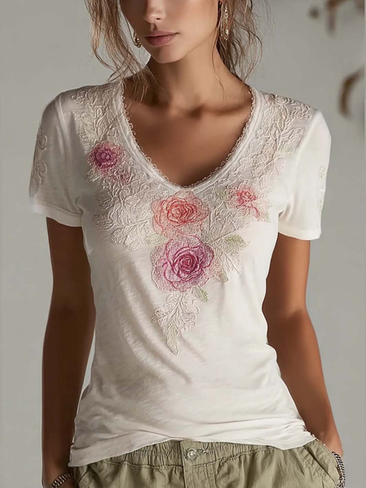 Kvinnlig t-shirt i vardagsstil med tryckt blommigt broderimönster och korta ärmar