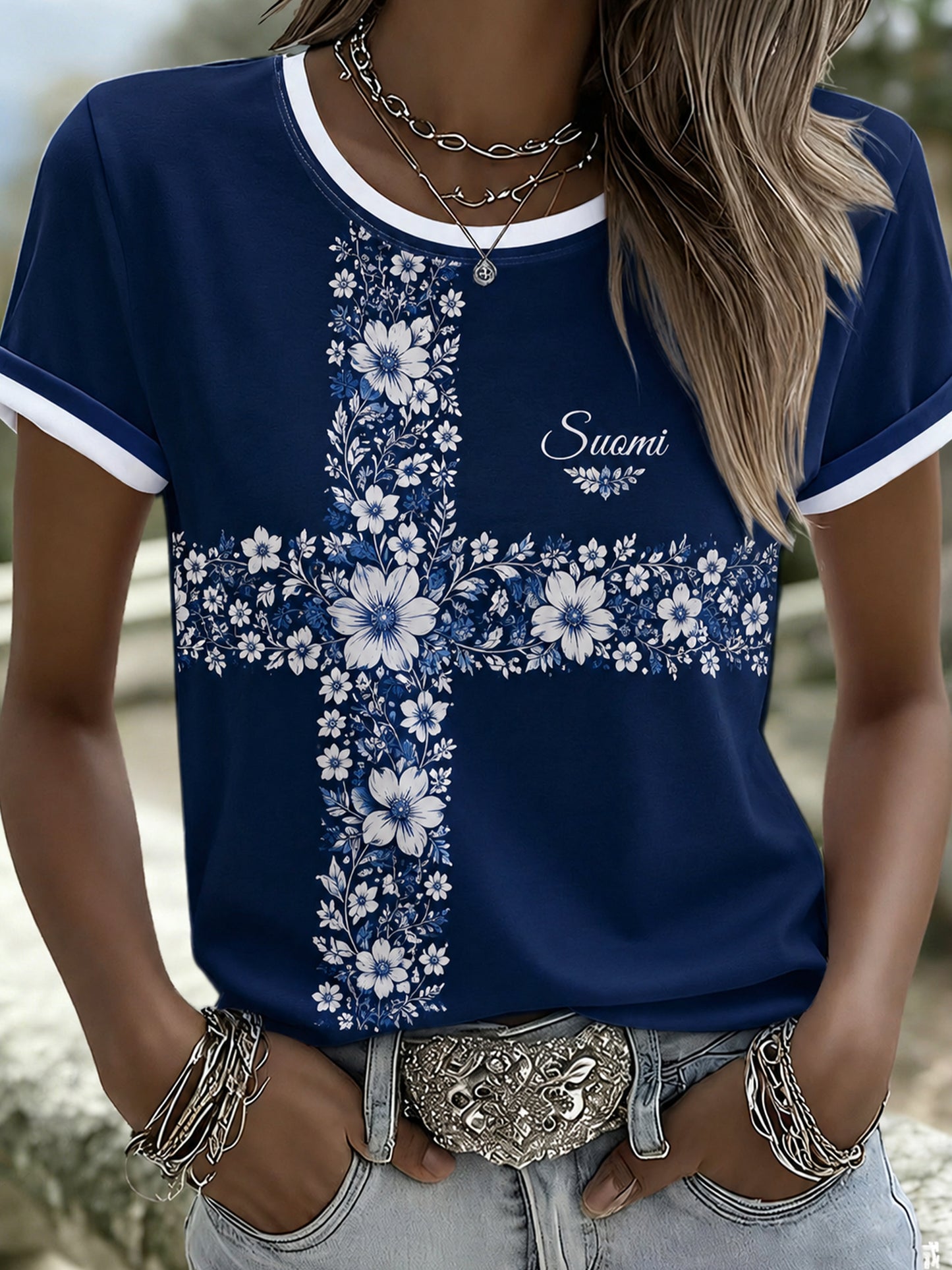 Konsttryck-T-shirt med minne av Finlands midsommarfest för kvinnor