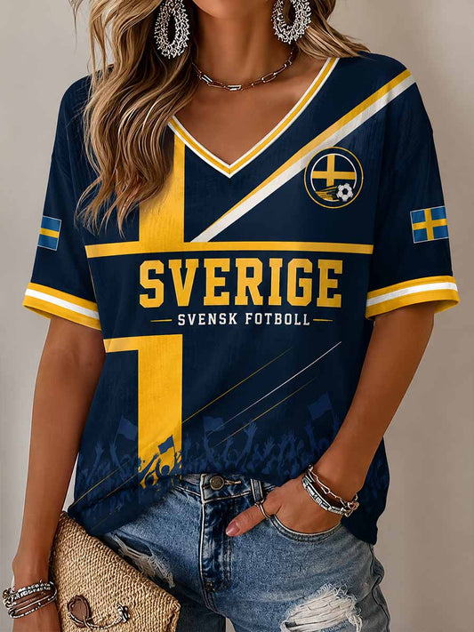 Retro svensk fotbollssupporter som hejar konsttryck avslappnad t-shirt