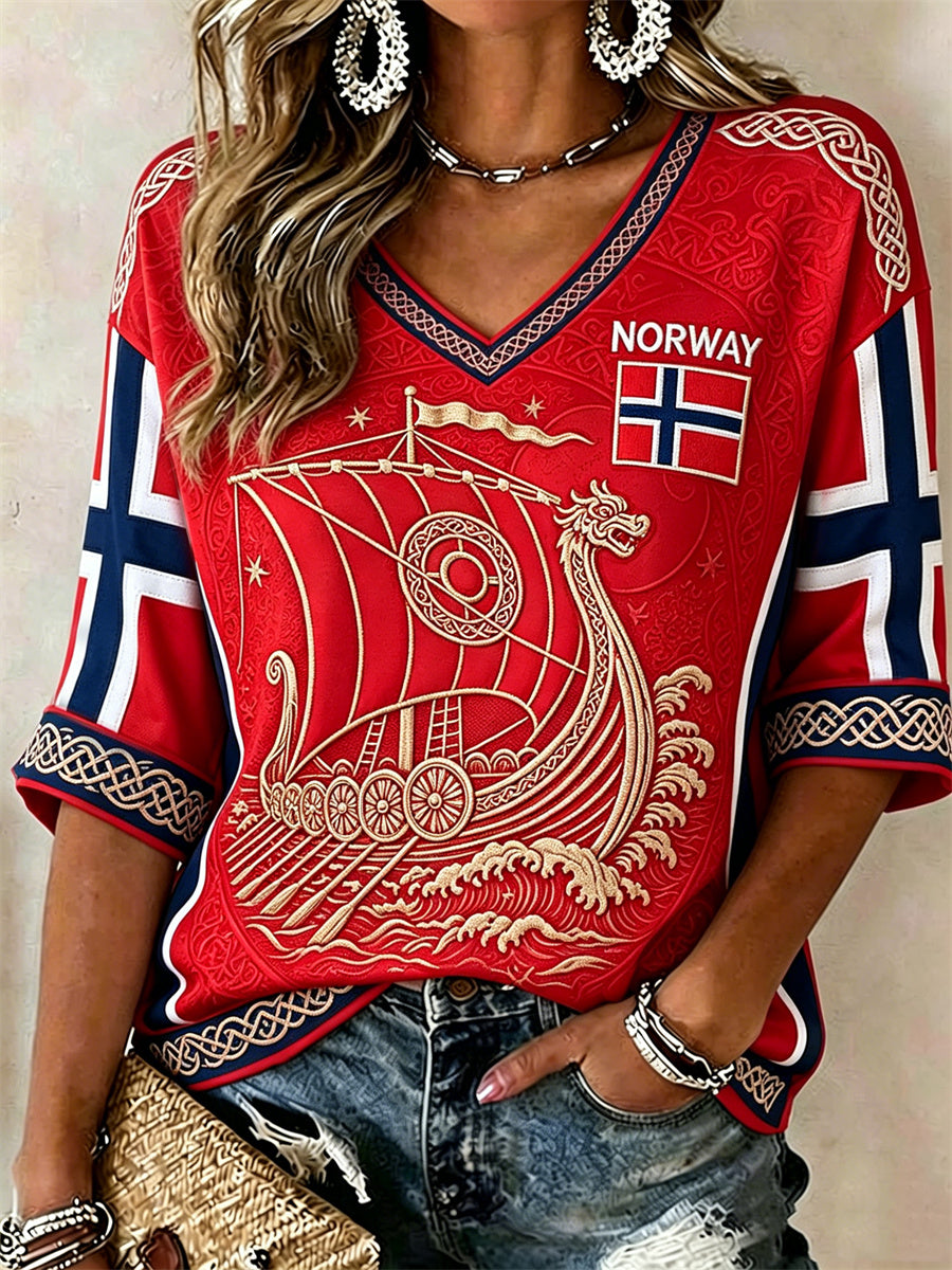 Dammössa med nordisk vikingaskepp, keltisk knut och flaggtryck, middlångärmad t-shirt med V-ringning