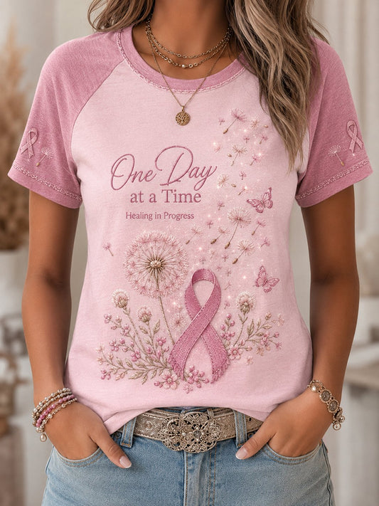 T-shirt med korta ärmar och tryck för att höja medvetenheten om bröstcancer hos kvinnor