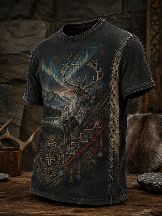 Kulturmönstrad konsttryck på herr-T-shirt med kort ärm, norska samiska inslag