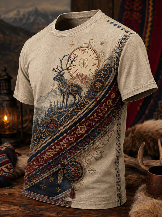Kulturmönstrad konsttryck på herr-T-shirt med kort ärm, norska samiska inslag