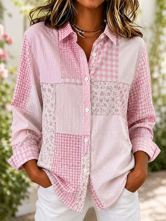 Damskjorta i rosa med blommönstrad patchwork, konst och bomullslinne