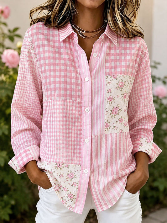 Damskjorta i rosa med blommönstrad patchwork, konst och bomullslinne