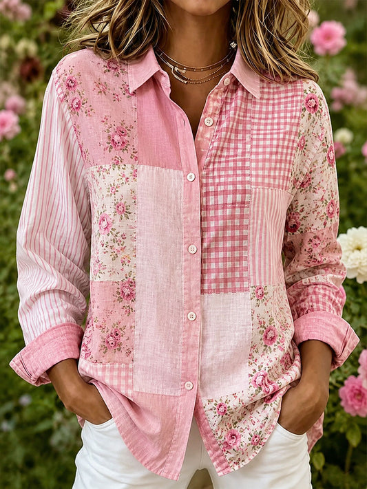 Damskjorta i rosa med blommönstrad patchwork, konst och bomullslinne