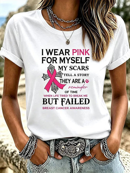 Kvinnlig t-shirt med tryckt budskap om bröstcancer och avslappnad stil