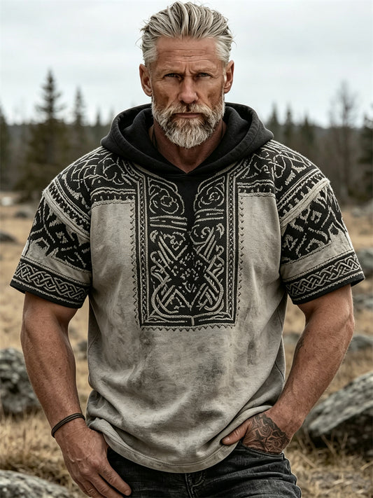 Herrlig vintagetröja med vikingamönster och keltiskt knutmönster, kortärmad, med huva