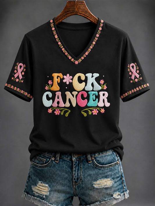 Kvinnlig bröstcancerrosa tryckt t-shirt med v-ringning