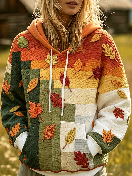 Kvinnlig höstlig mysig hoodie med lövflikar och lövmönster