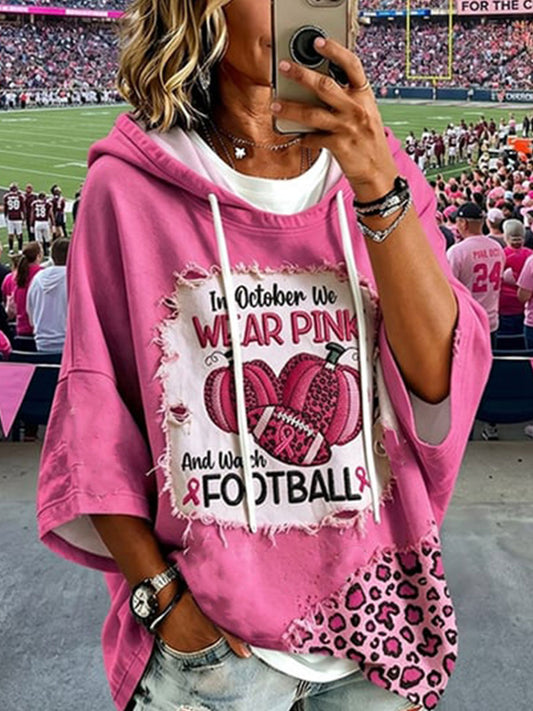 Kvinnor i oktober bär vi rosa och titta på fotboll Short-Sleeve Hoodie.