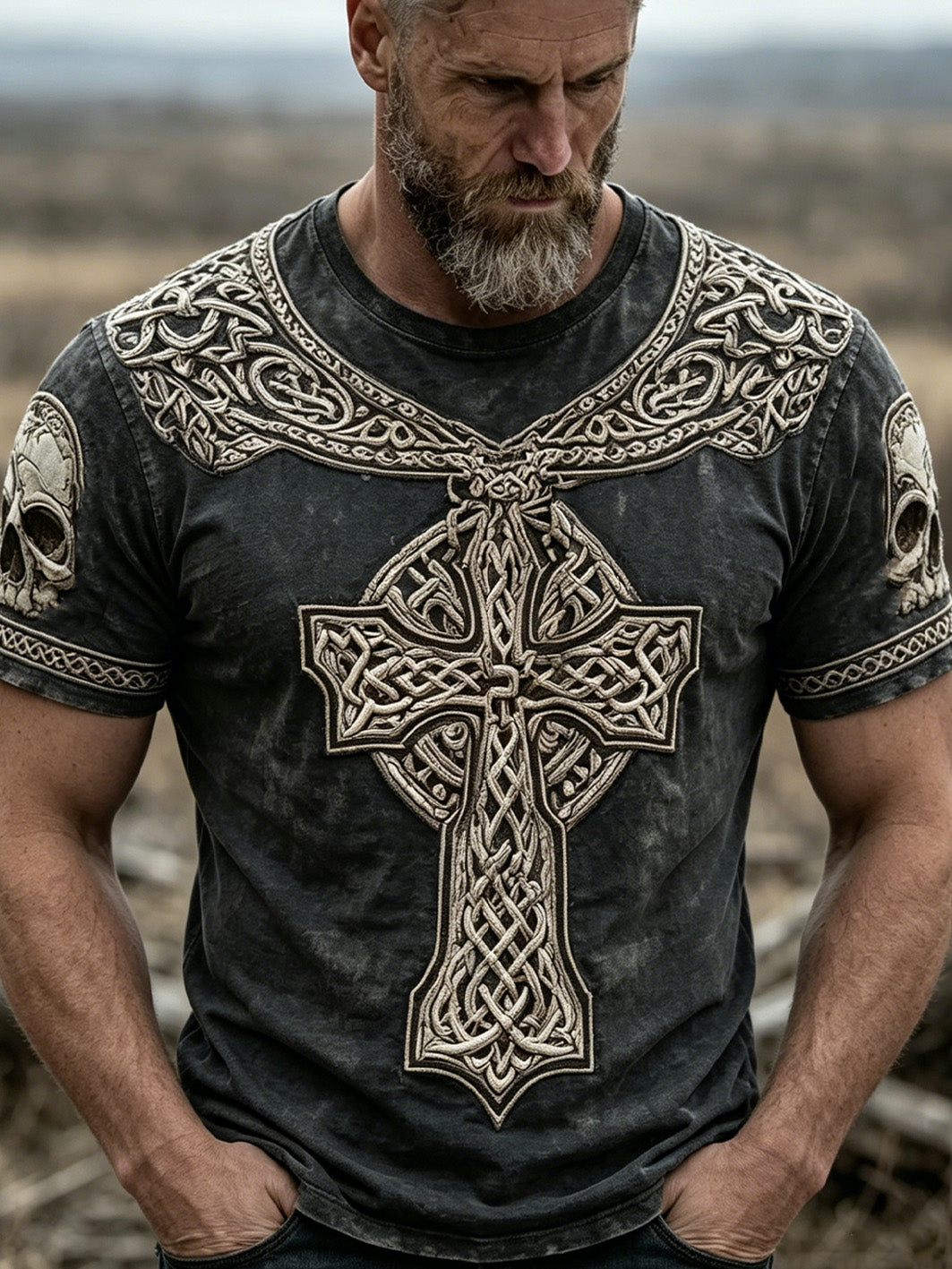 Herrlig retro-vikingat-shirt med keltiskt knutmönster, kortärmad och avslappnad stil