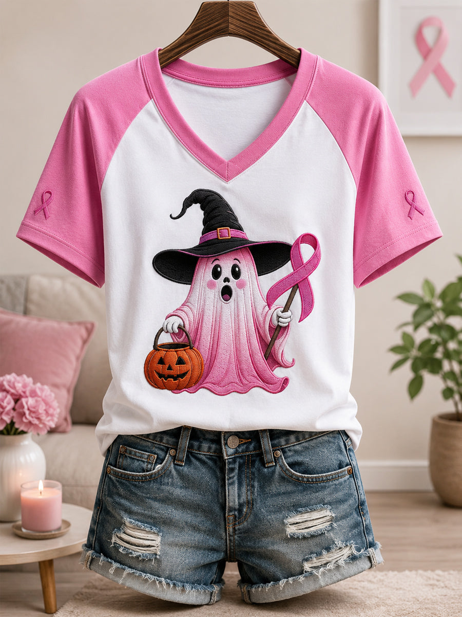Kvinnors oktoberklädsel: Halloween-t-shirt i rosa med spöktryck, bröstcancermedvetandeband och v-ringning