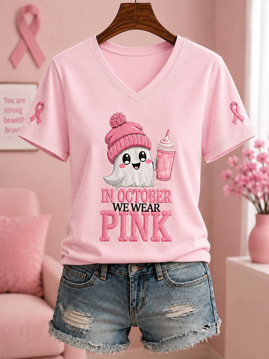 Kvinnors oktoberklädsel: Halloween-t-shirt i rosa med spöktryck, bröstcancermedvetandeband och v-ringning