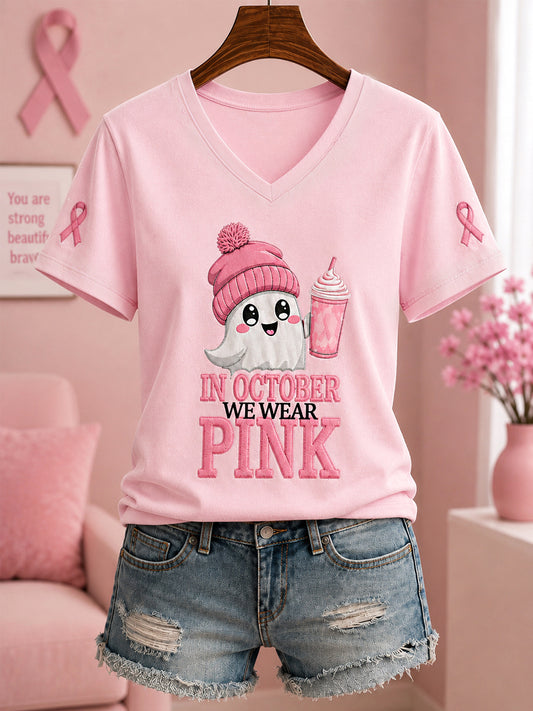 Kvinnors oktoberklädsel: Halloween-t-shirt i rosa med spöktryck, bröstcancermedvetandeband och v-ringning