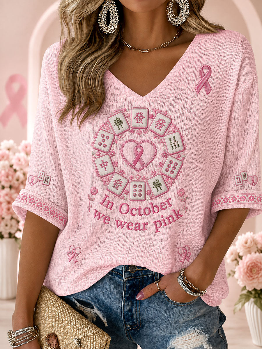 Kvinnliga vajktröjor med texten ”I oktober bär vi rosa” och V-ringning