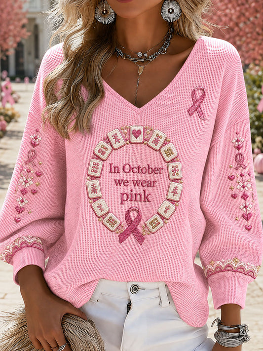 Kvinnliga vajktröjor med texten ”I oktober bär vi rosa” och V-ringning