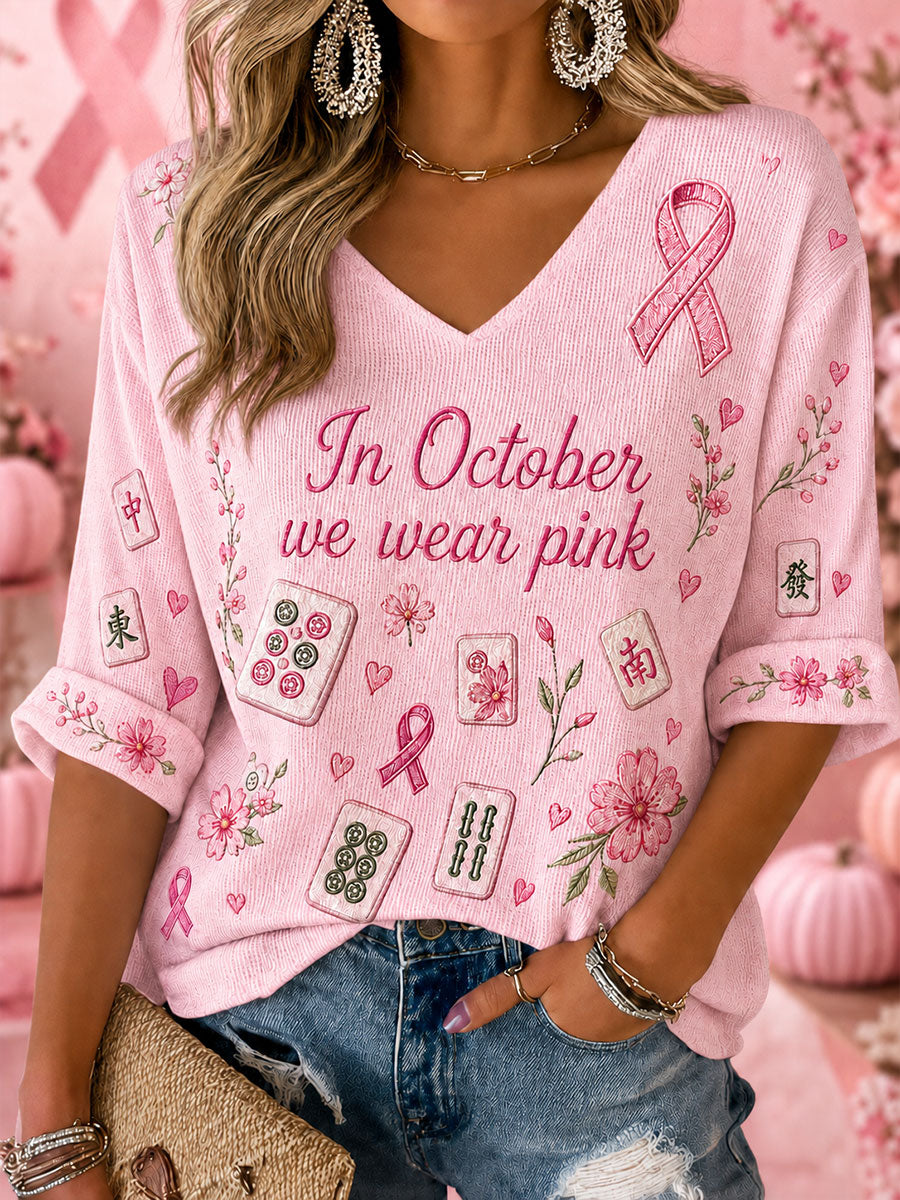 Kvinnliga vajktröjor med texten ”I oktober bär vi rosa” och V-ringning