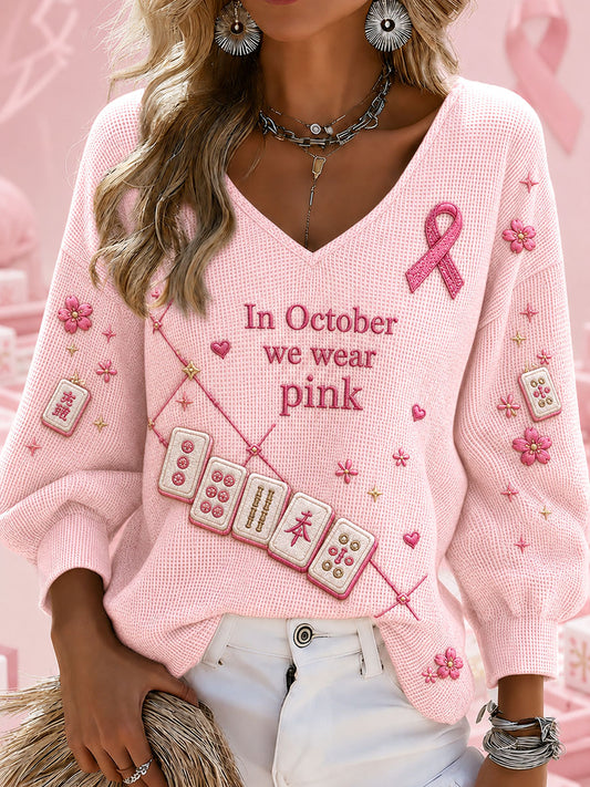 Kvinnliga vajktröjor med texten ”I oktober bär vi rosa” och V-ringning