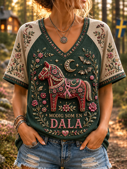 Damernas retrohalloween-T-shirt med svensk dalahäst och randig fläkt