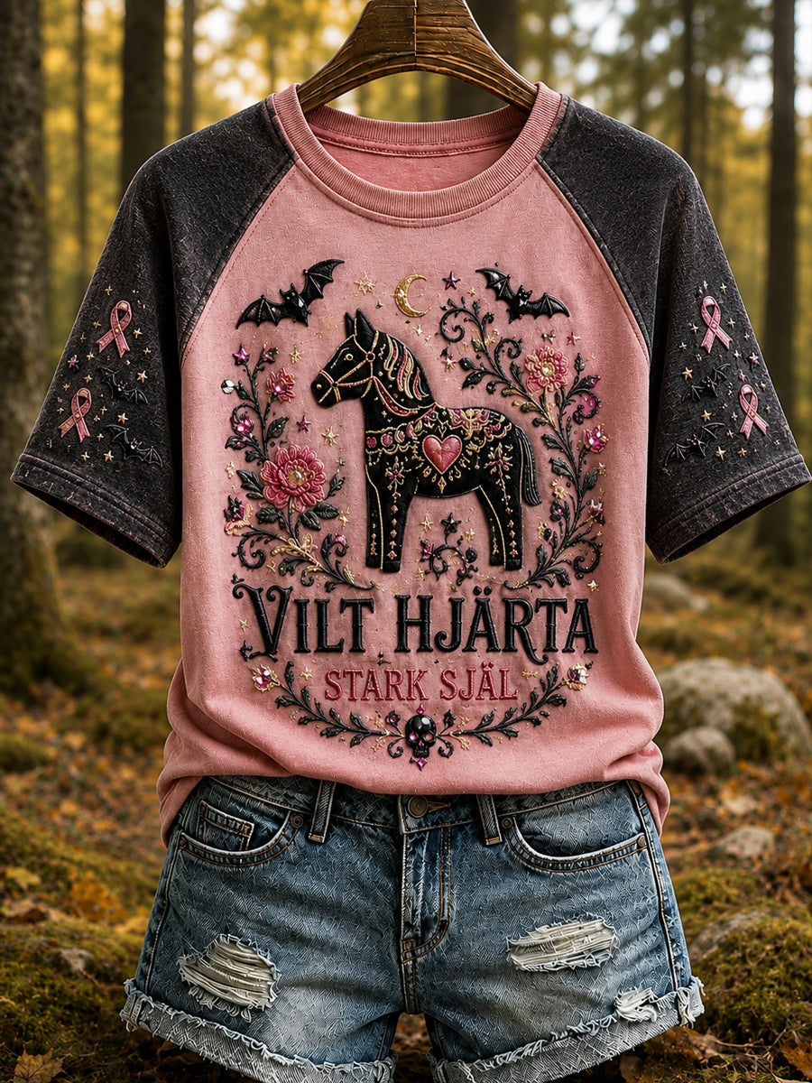 Kvinnligt Halloween-kamouflage-T-shirt med hästmotiv för bröstcancermedvetenhet, ”Dara”
