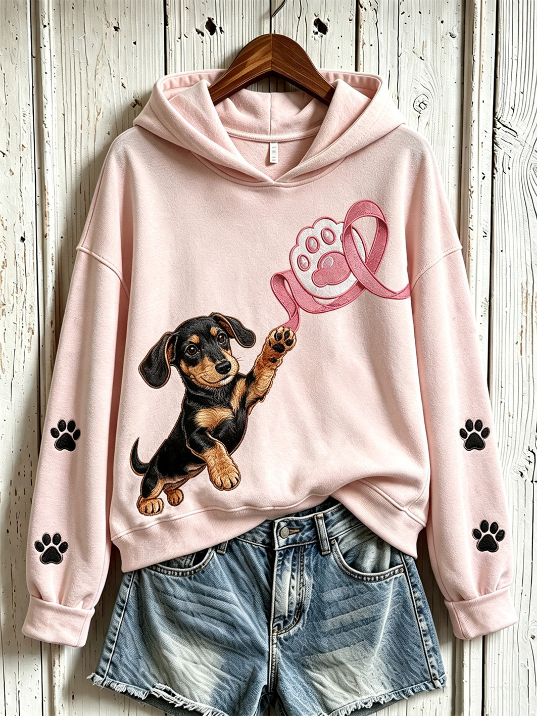 Kvinnlig långärmad sweatshirt med söt hundmönster och temat bröstcancer, i avslappnad stil
