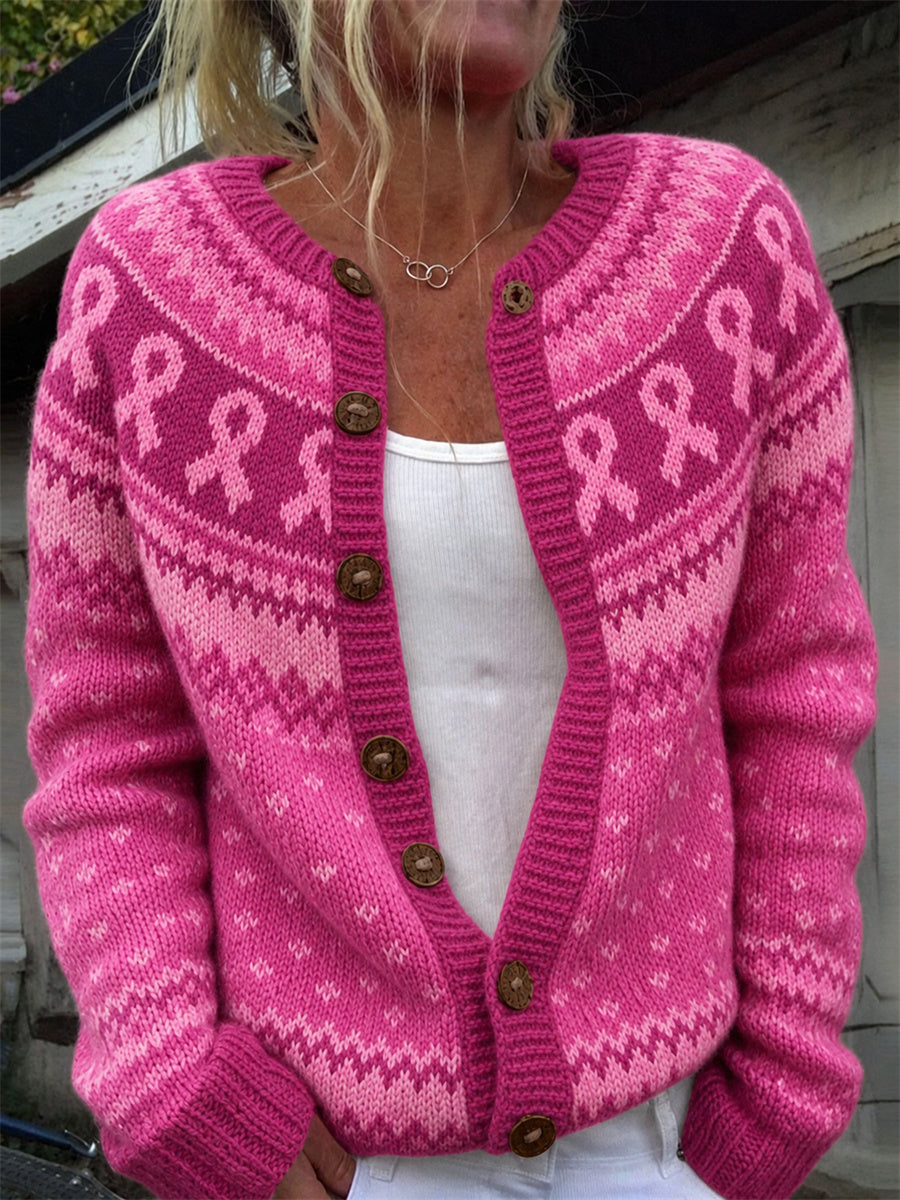Kvinnlig mysig kofta med bröstcancermedvetandets rosa band och ömotiv, i skön kvalitet