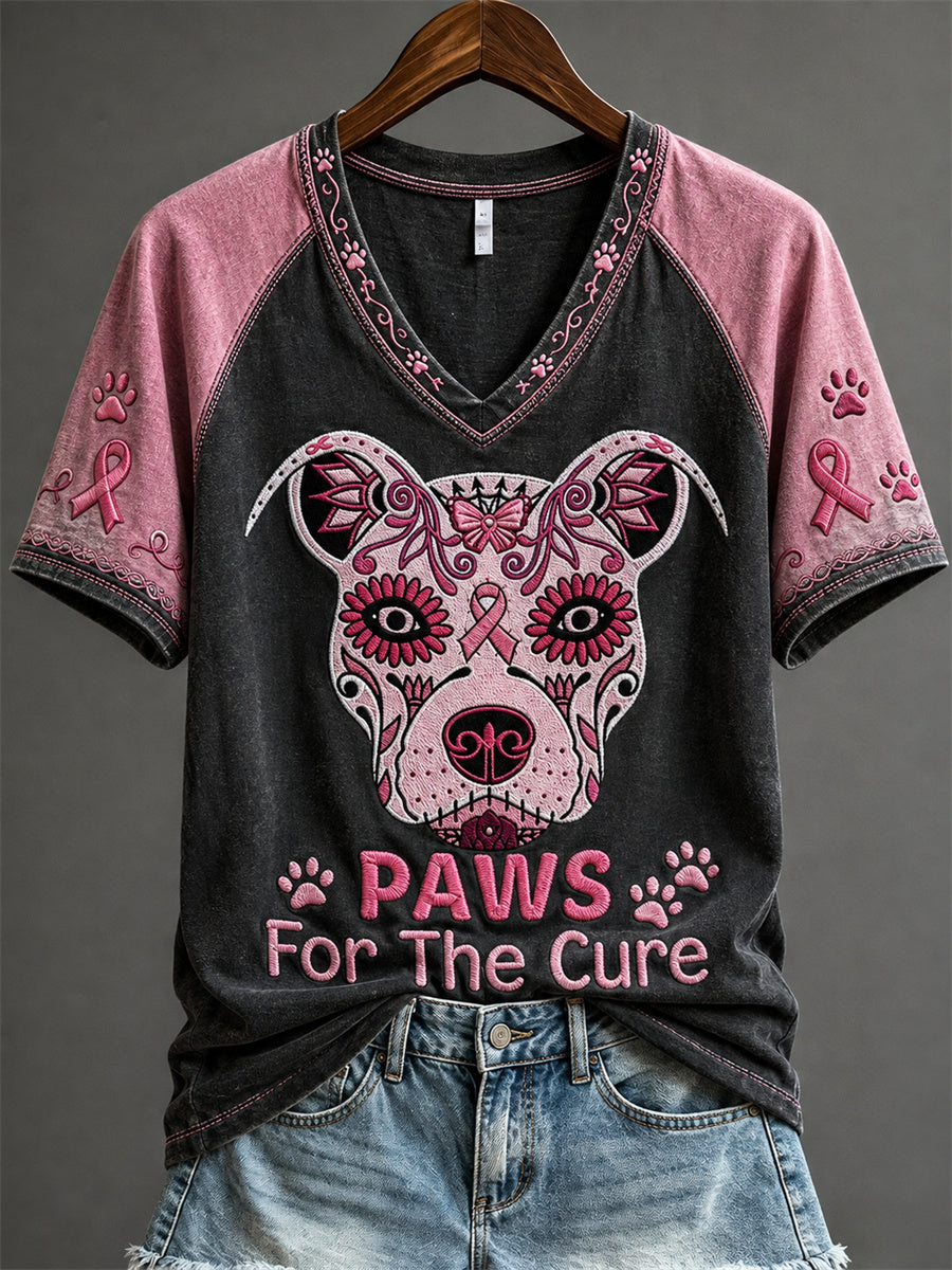 Kvinnlig t-shirt med korta ärmar, print av pitbull och rosa sockerben i Women's Paws for the Cure-kollektionen