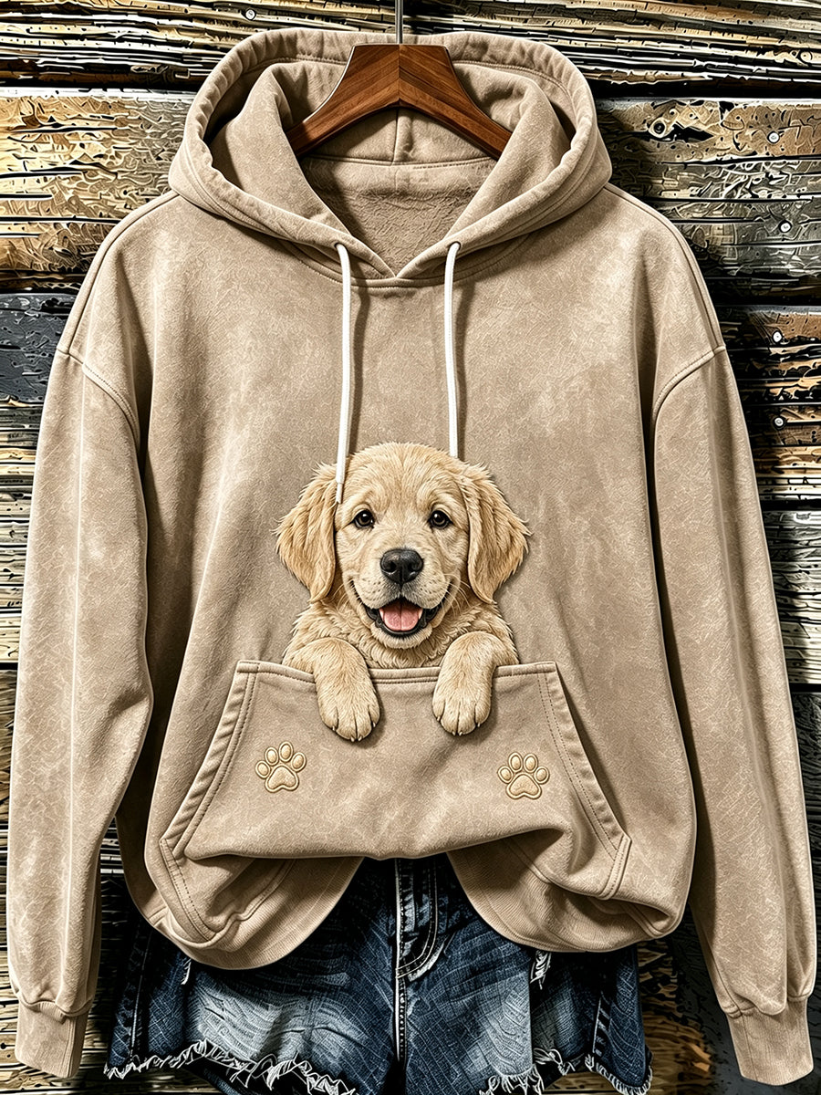 Kvinnors ljuvliga tittande gyllene retriever & tassar Skriv ut huvad