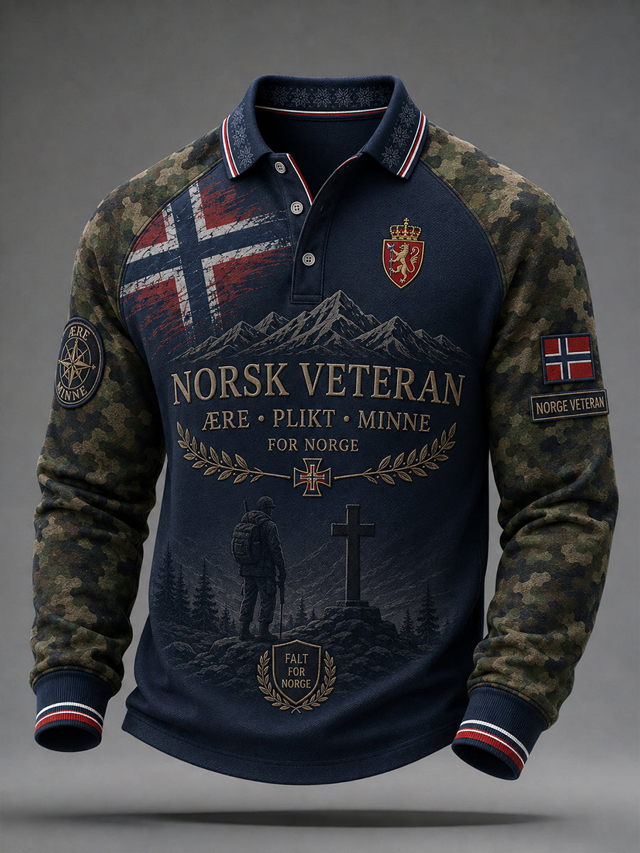 Herrpolskjorta i vintagestil med kamouflagemönster och militärinspirerad grafik, raglanmuddar och lång ärm