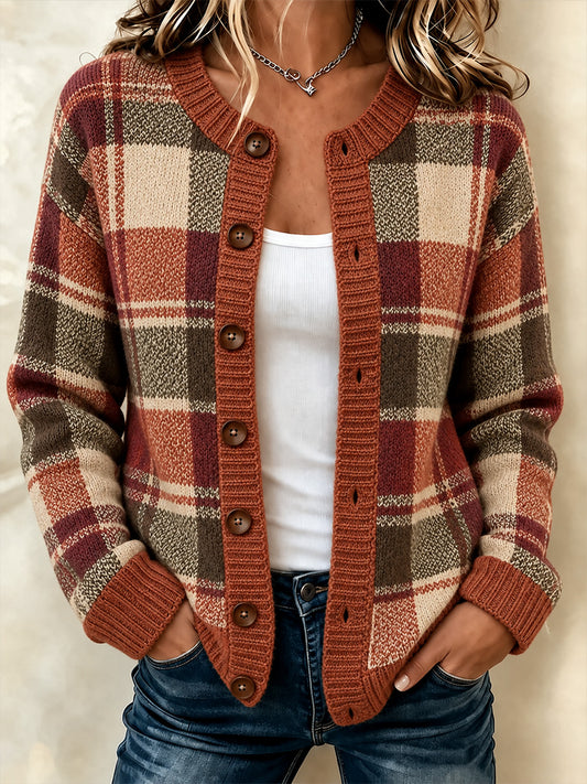 Damvintercardigan i vintagestil med rutigt tryck och patchworkdesign