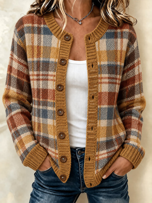 Damvintercardigan i vintagestil med rutigt tryck och patchworkdesign