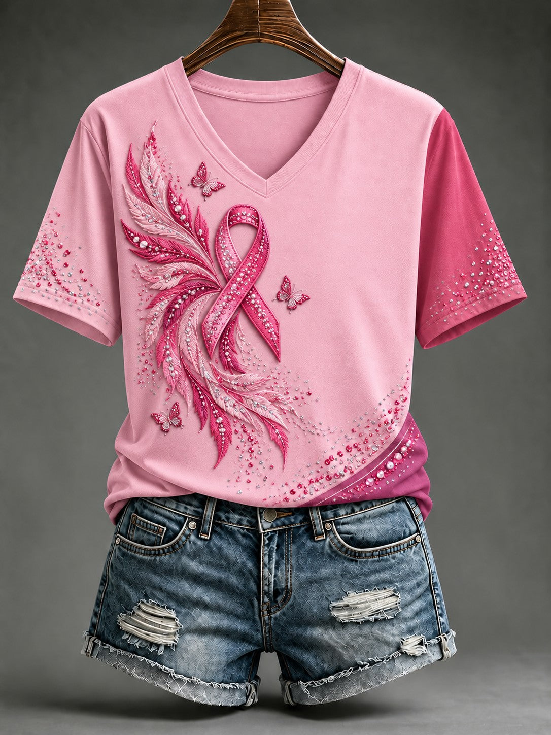 Dammens bröstcancerrosa tryckt t-shirt med V-ringning