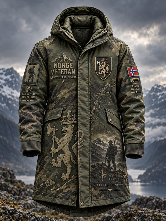Lång vindjacka med militärtema och grafiskt tryck för män